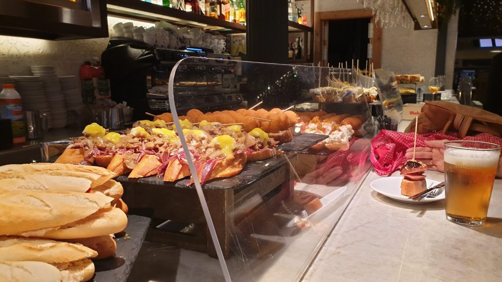 Bocadillos y tapas en el Aliatar de Granada